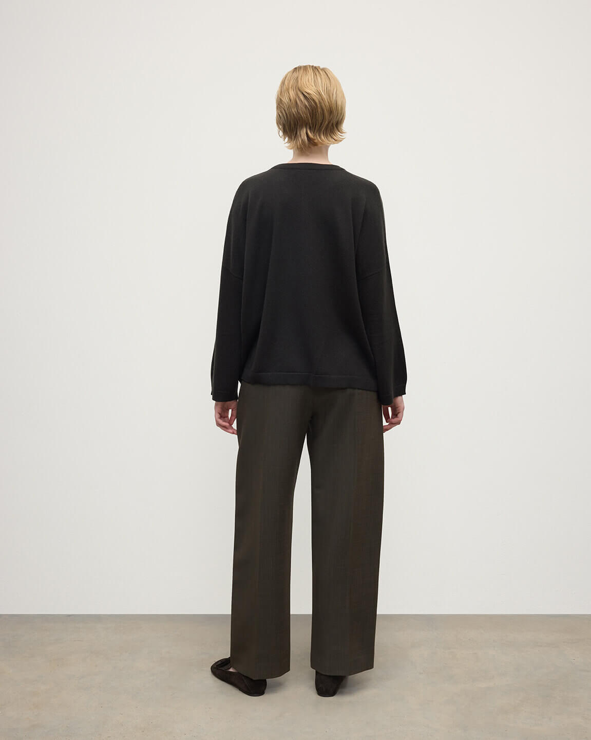 Model wears Johnstons of Elgin AW25 Women's Knitwear Iron Gauzy Pocket Grey Cashmere Jumper back View KAP05315SC7330