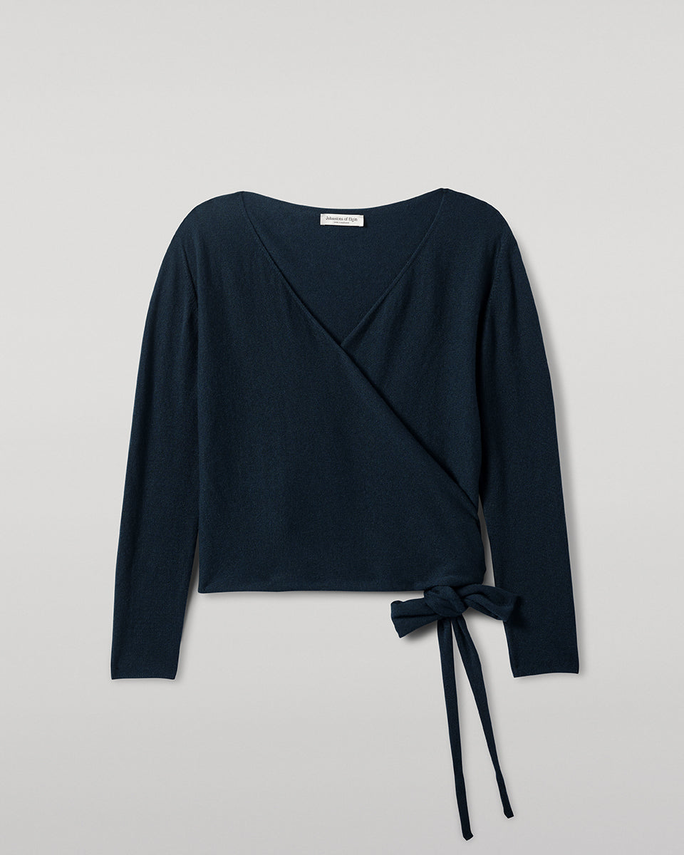 Johnstons of Elgin AW25 Women's Knitwear Bottle Green Ballet Wrap Green Cashmere Cardigan Close Up KAP05408SC7341