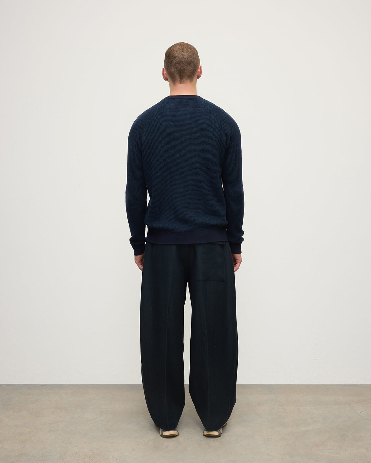 Johnstons of Elgin AW25 Men's Knitwear Dark Navy & Bottle Green Waffle Stitch Navy Cashmere Jumper KAP05441Q25352