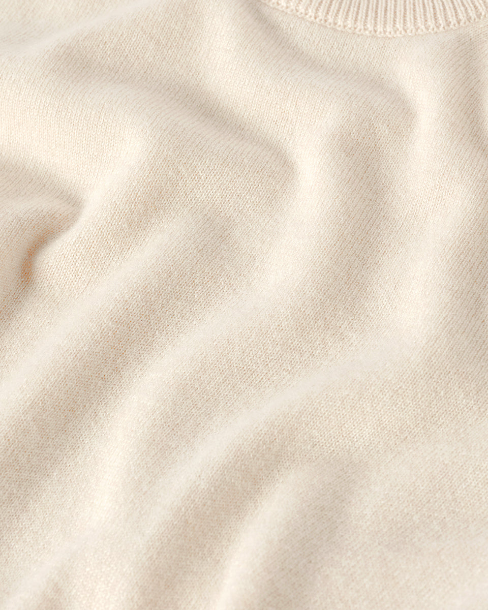 Johnstons of Elgin AW25 Men's Knitwear Champagne  Classic Cashmere Cream Round Neck Jumper KAP05471SA0502