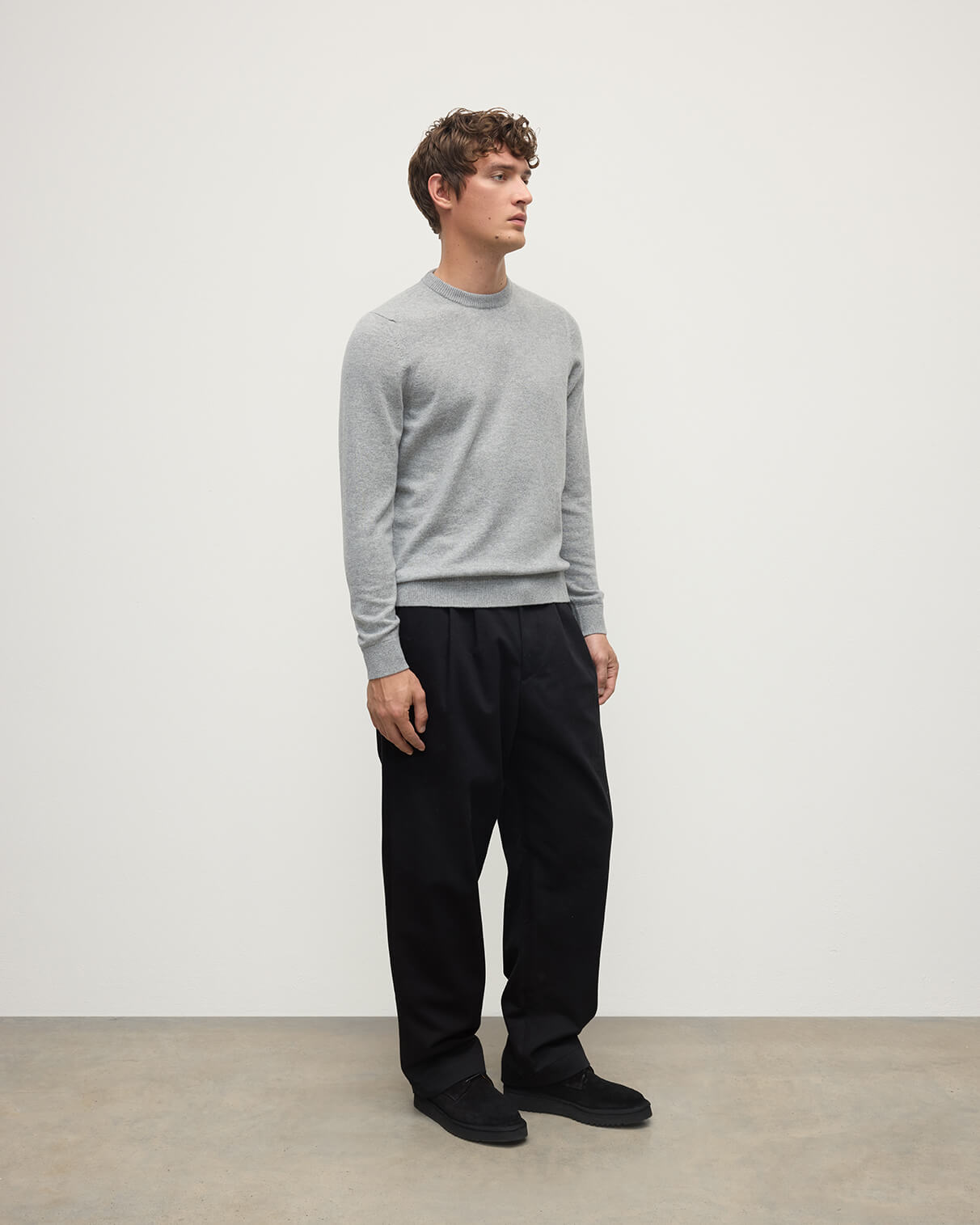 Johnstons of Elgin AW25 Men's Knitwear Light Grey Classic Cashmere Grey Round Neck KAP05471HA0308