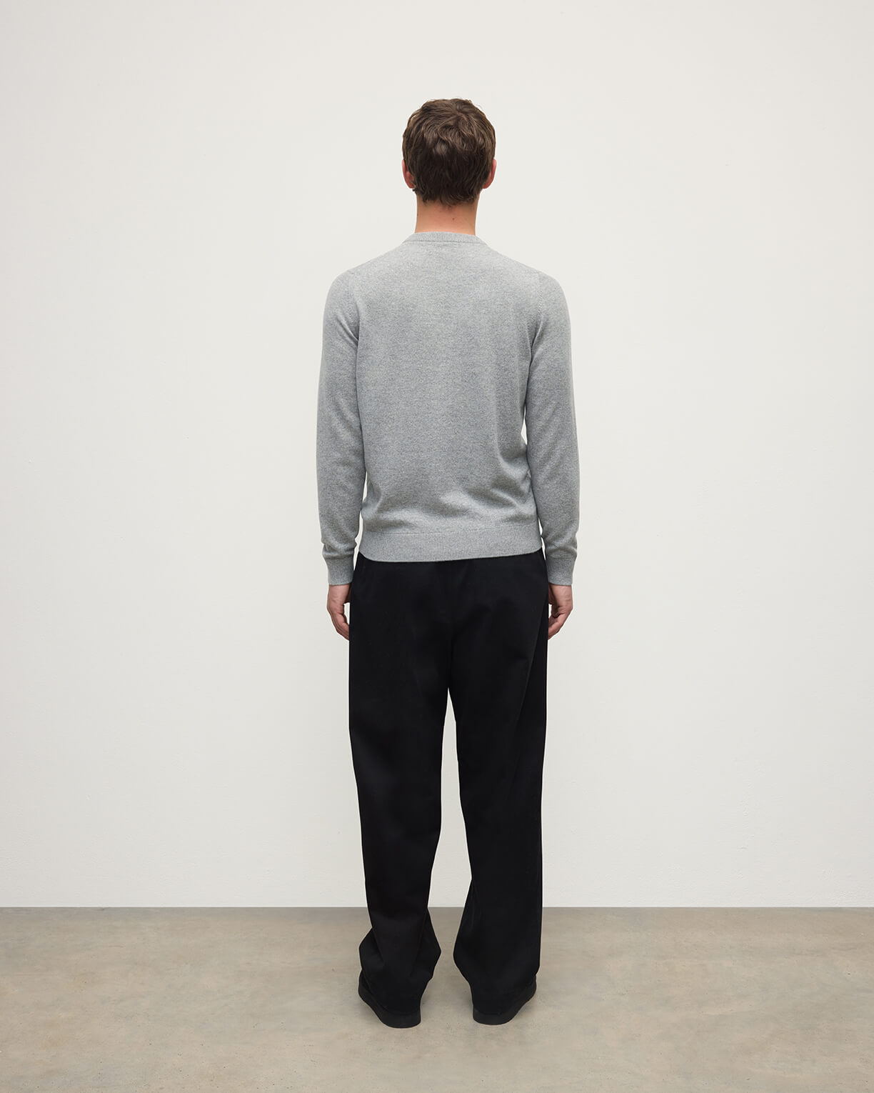 Johnstons of Elgin AW25 Men's Knitwear Light Grey Classic Cashmere Grey Round Neck KAP05471HA0308