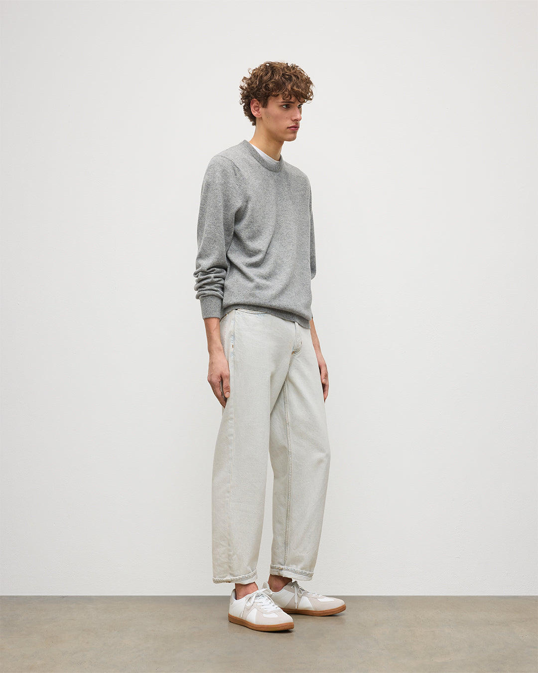 JOHNSTONS OF ELGIN MENS RORY CREW CLASSIC JUMPER GREY 100% CASHMERE KAP05471HA0400