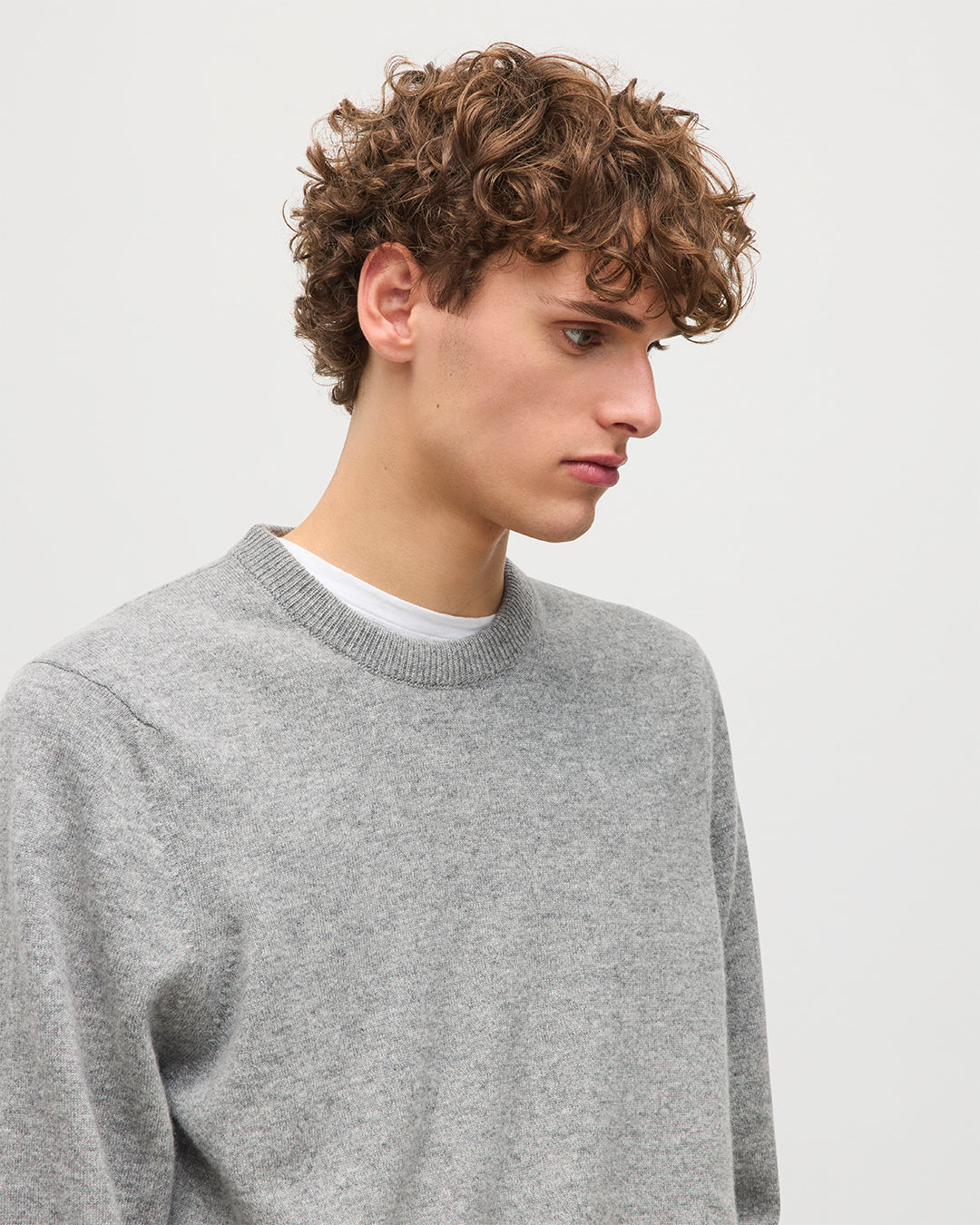 JOHNSTONS OF ELGIN MENS RORY CREW CLASSIC JUMPER GREY 100% CASHMERE KAP05471HA0400