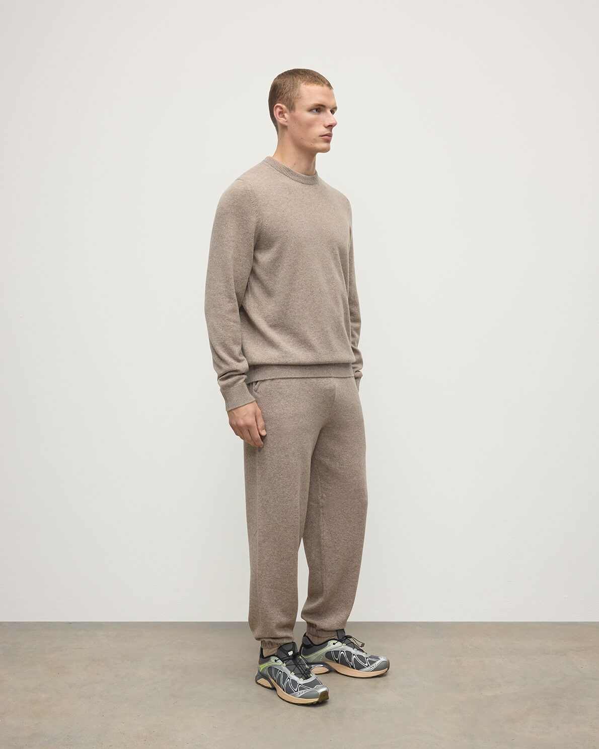 Johnstons of Elgin AW25 Men's Knitwear Ash Classic Cashmere Brown Round Neck Jumper KAP05471HB4334