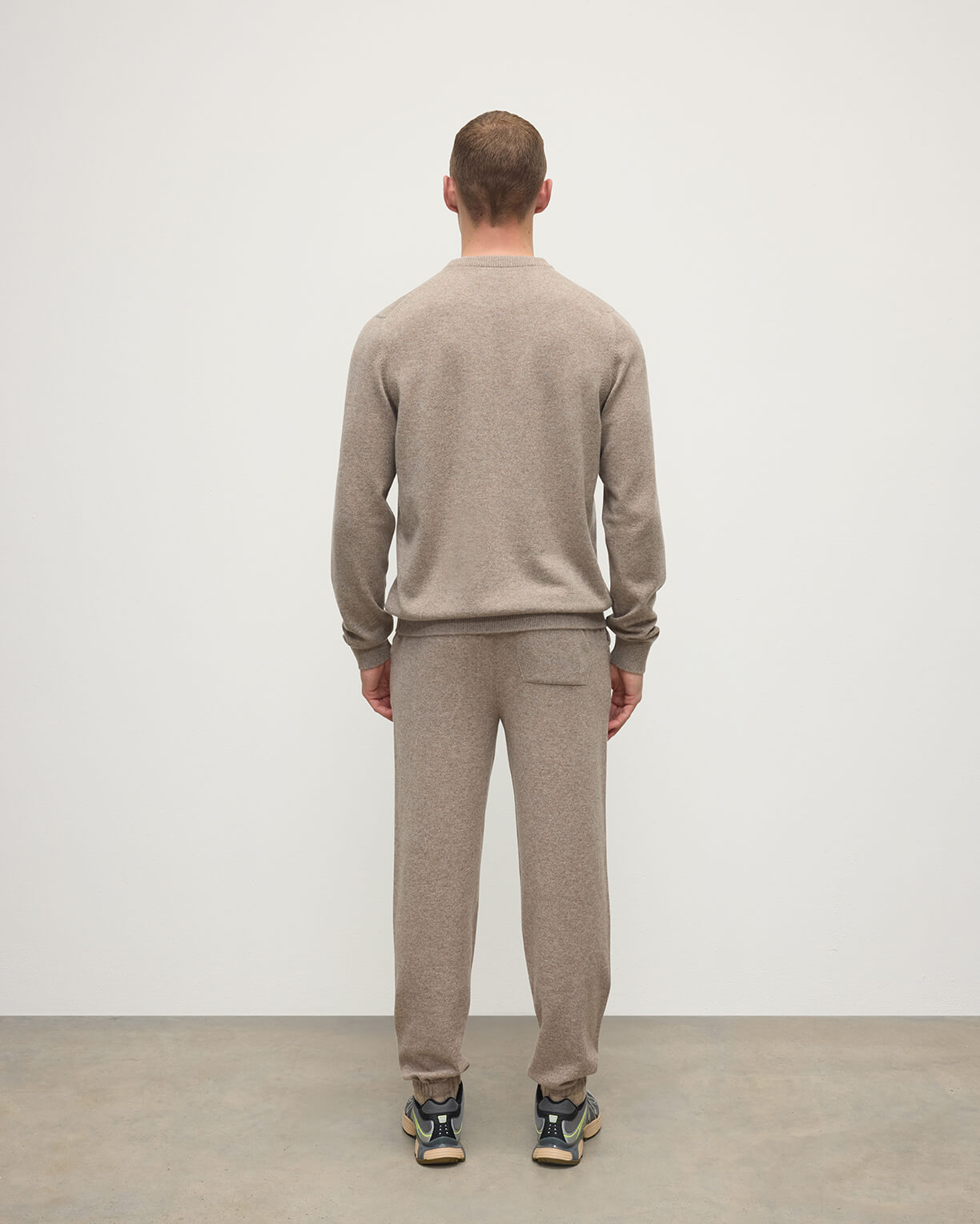 Johnstons of Elgin AW25 Men's Knitwear Ash Classic Cashmere Brown Round Neck Jumper KAP05471HB4334