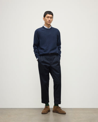 MODEL WEARS JOHNSTONS OF ELGIN MENS RORY CREW CLASSIC JUMPER NAVY 100% CASHMERE OVER A LIGHT BLUE SHIRT WITH NAVY TROUSERS KAP05471HD7350