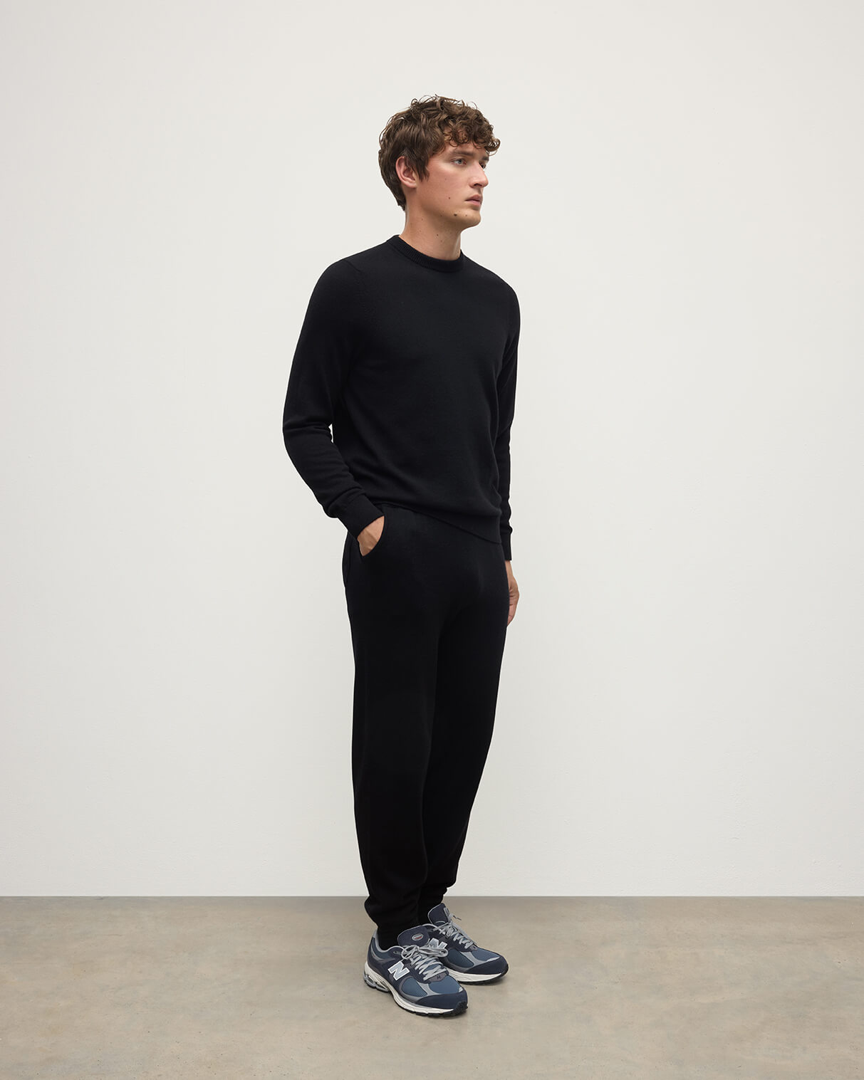 Johnstons of Elgin AW25 Men's Knitwear Black Classic Cashmere Black Round Neck Jumper KAP05471SA7210