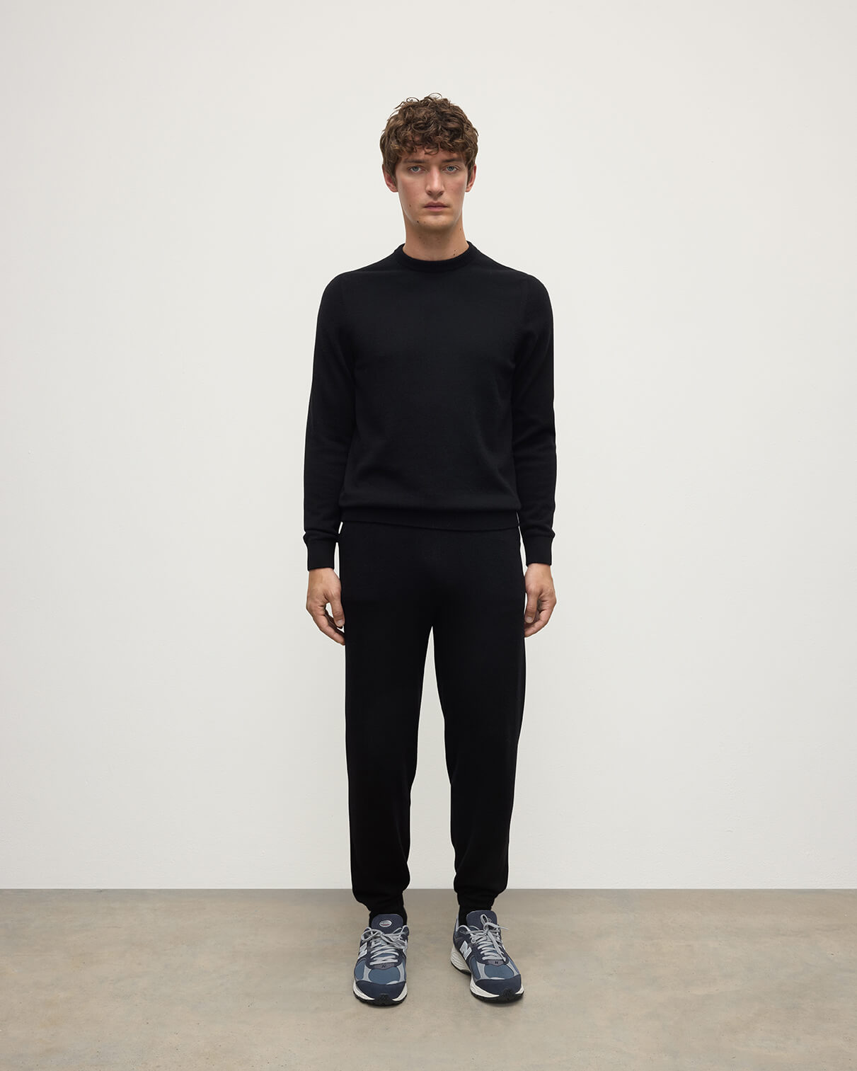 Johnstons of Elgin AW25 Men's Knitwear Black Classic Cashmere Black Round Neck Jumper KAP05471SA7210