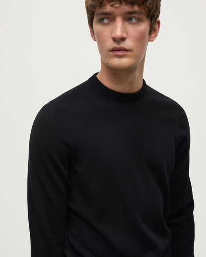 Johnstons of Elgin AW25 Men's Knitwear Black Classic Cashmere Black Round Neck Jumper KAP05471SA7210