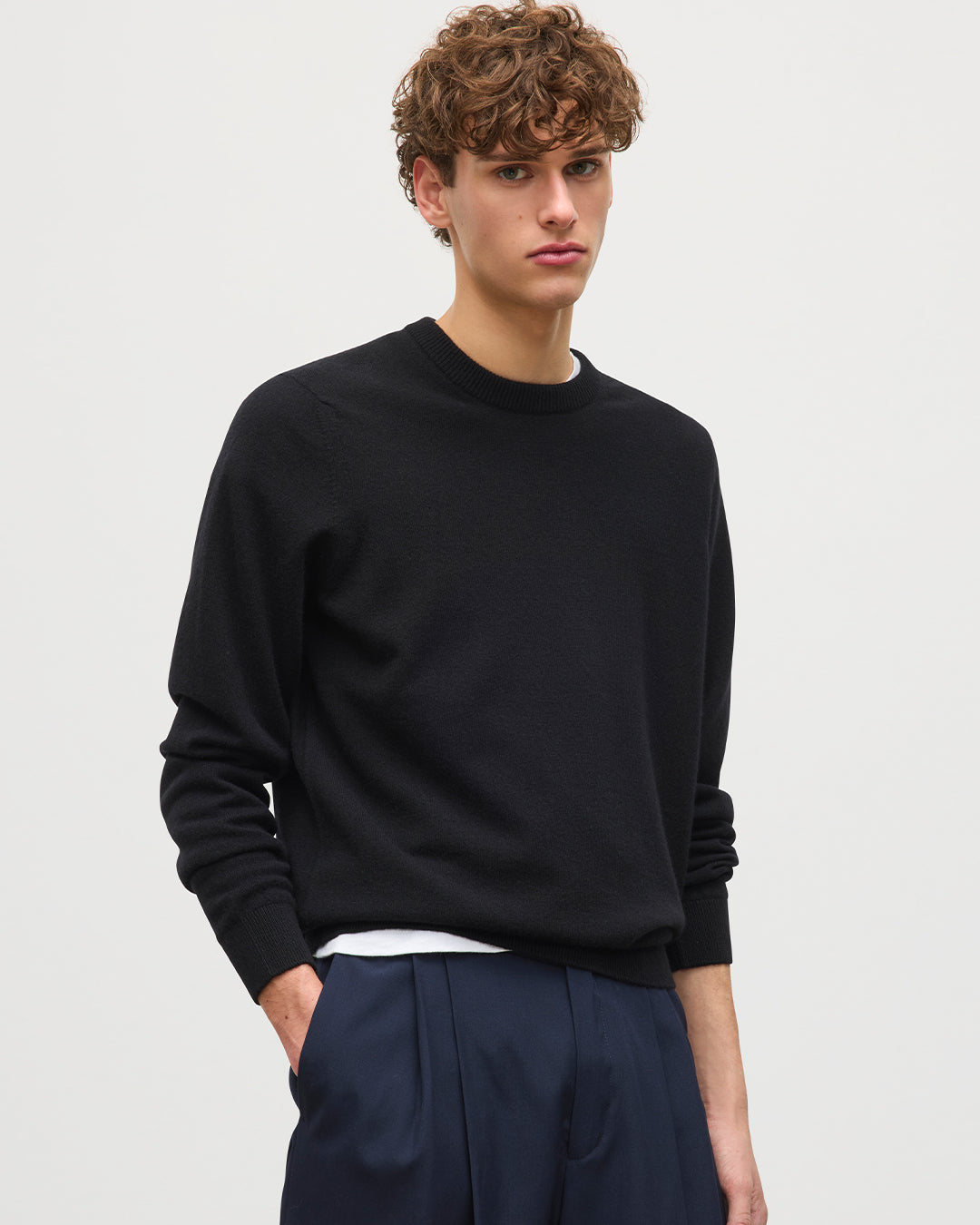 Johnstons of Elgin Men's Knitwear Black Classic Cashmere Black Round Neck Jumper KAP05471SA7210