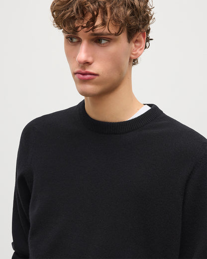 Johnstons of Elgin Men's Knitwear Black Classic Cashmere Black Round Neck Jumper KAP05471SA7210