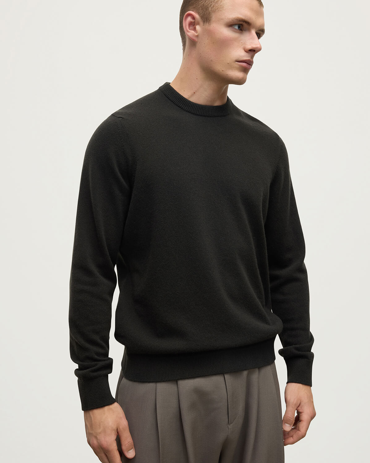 Johnstons of Elgin AW25 Men's Knitwear Icon Classic Cashmere Dark Grey Round Neck Jumper KAP05471SC7330