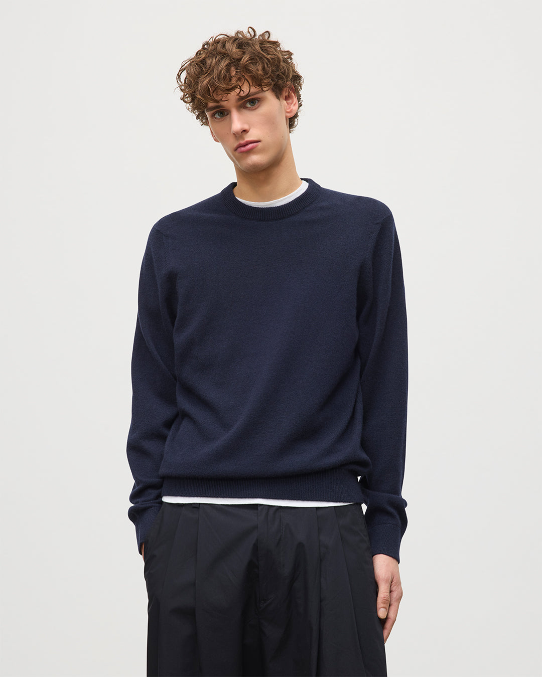 Classic Cashmere Navy Round Neck Jumper | Luxury Men's Knitwear
