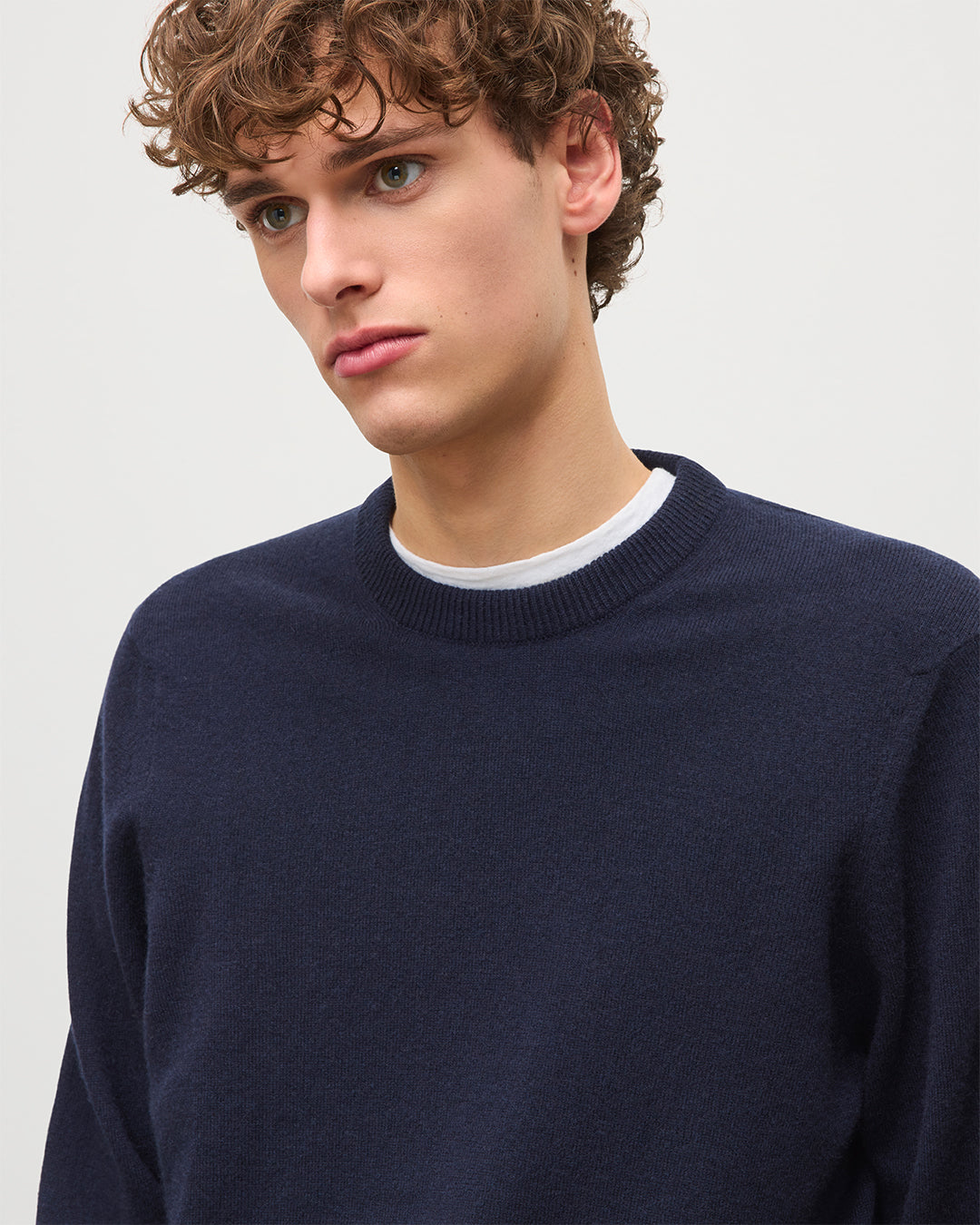 Classic Cashmere Navy Round Neck Jumper | Luxury Men's Knitwear