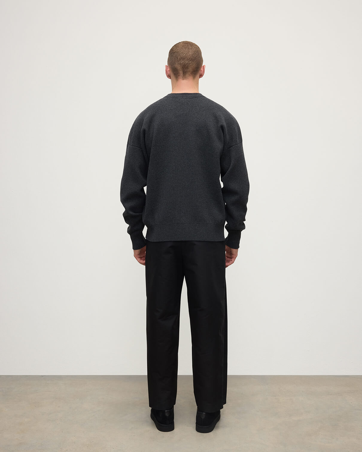 Johnstons of Elgin AW25 Men's Knitwear Charcoal Relaxed Milano Stitch Camel Jumper KAP05486HA7165