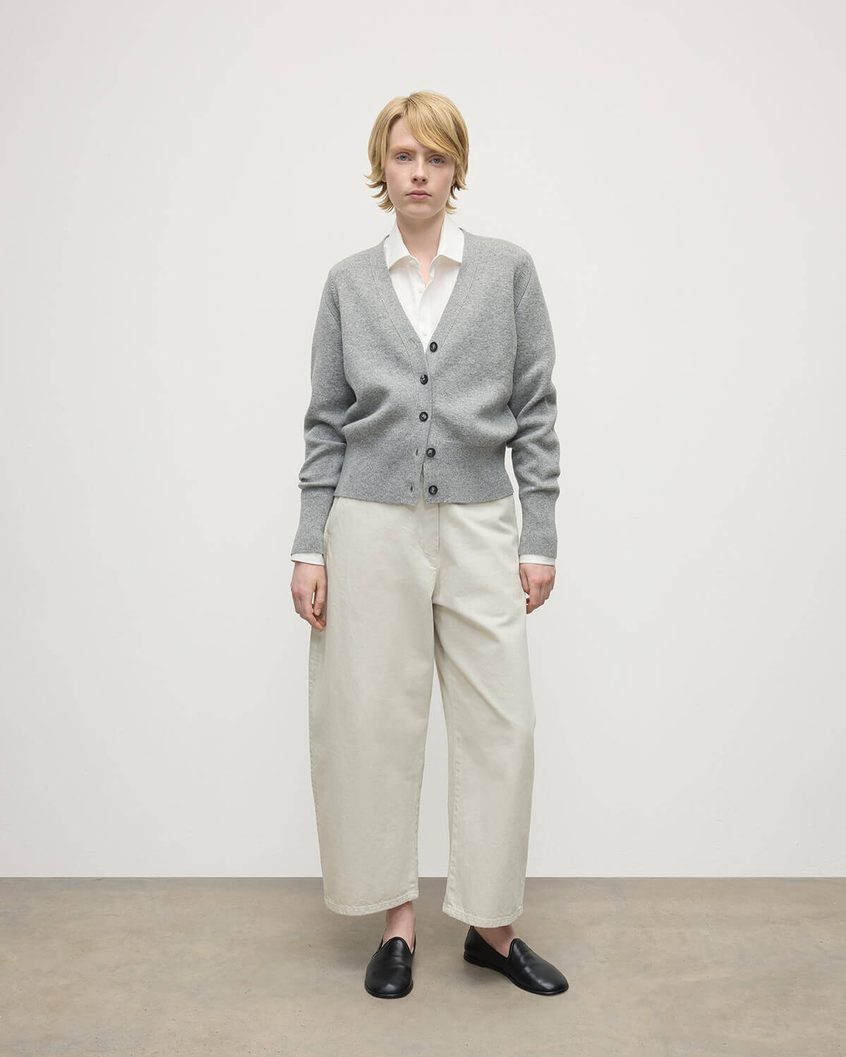 Model wears Johnstons of Elgin  Women's Knitwear Light Grey Milano Stitch Grey Cashmere Cardigan Front View KAP05489HA0308