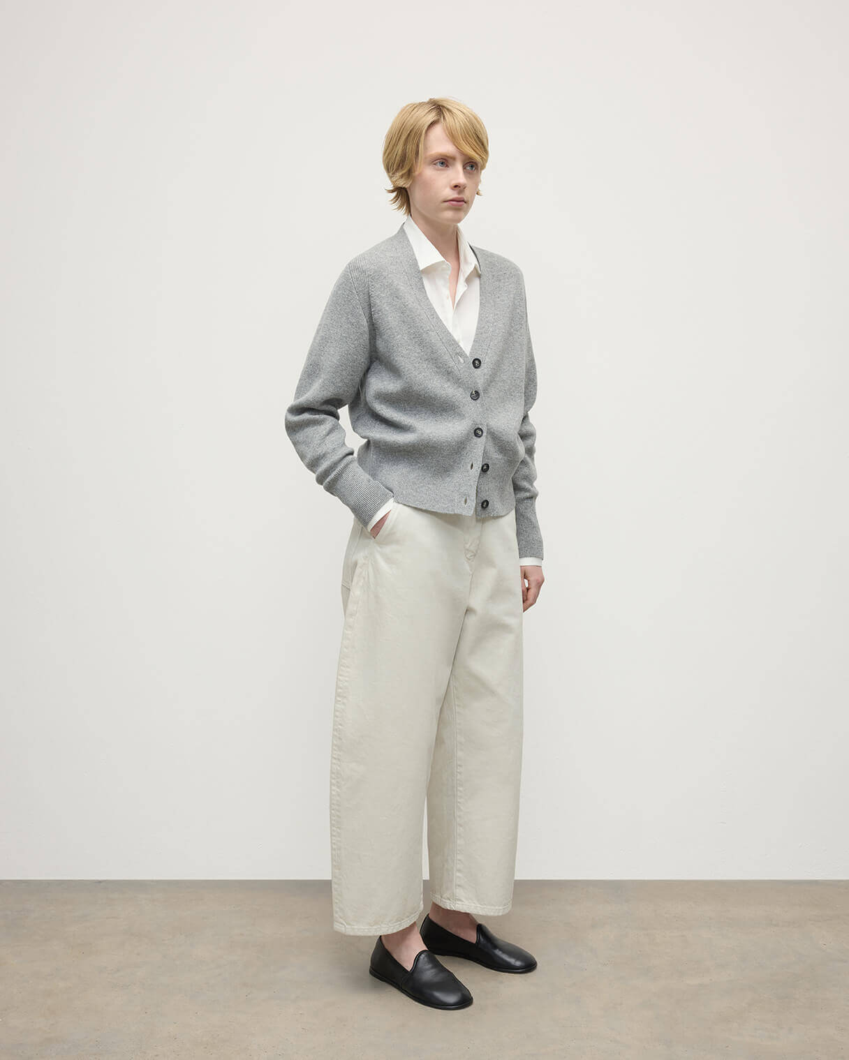 Model wears Johnstons of Elgin  Women's Knitwear Light Grey Milano Stitch Grey Cashmere Cardigan Front View KAP05489HA0308