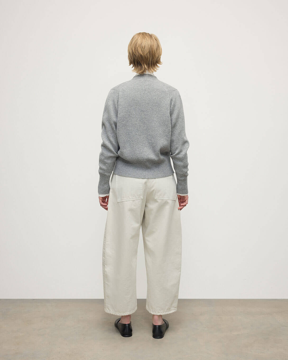 Model wears Johnstons of Elgin  Women's Knitwear Light Grey Milano Stitch Grey Cashmere Cardigan Front View KAP05489HA0308