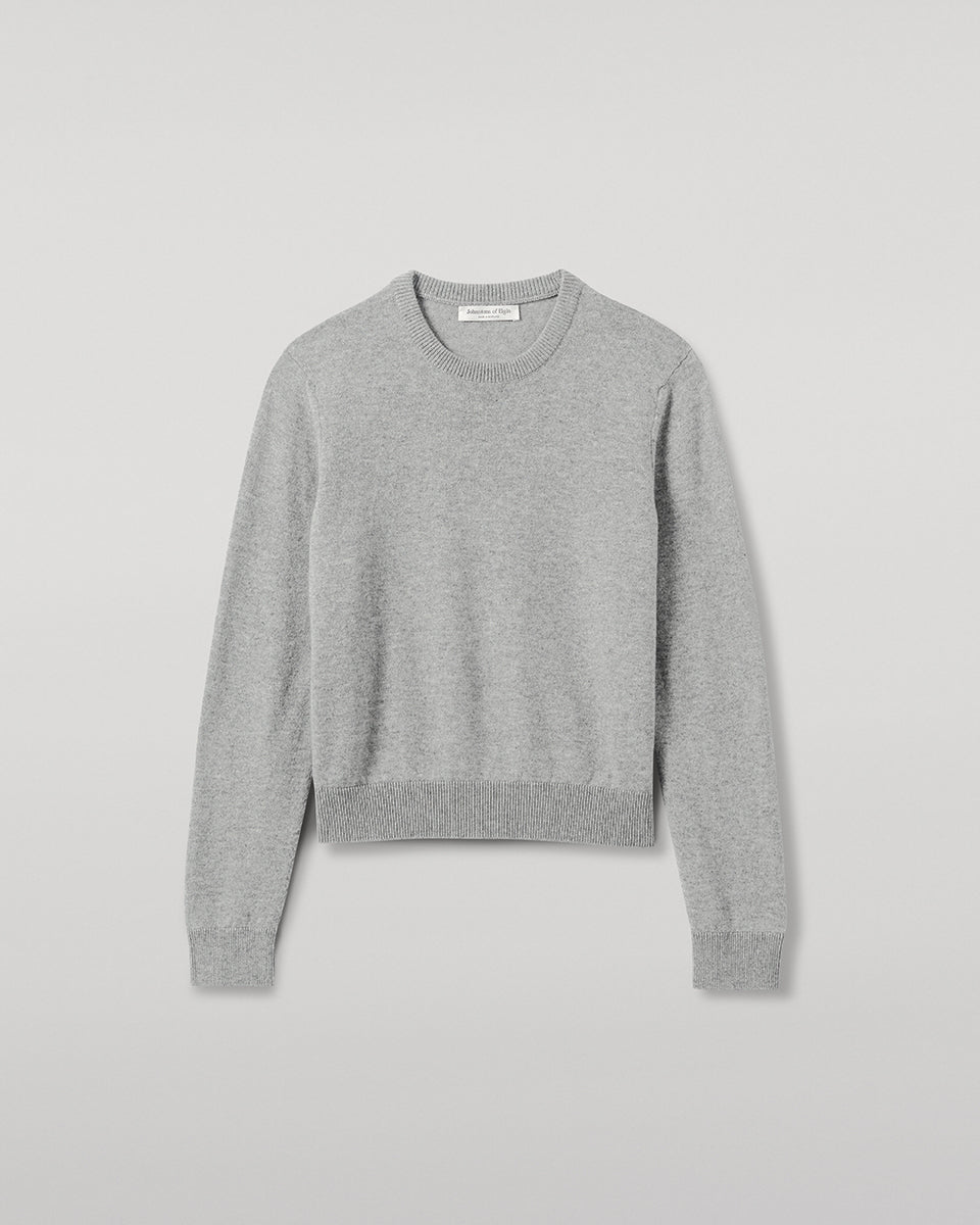 Johnstons of Elgin AW25 Women's Knitwear Light Grey Classic Cashmere Grey Round Neck Jumper Close Up KAP05572HA0308