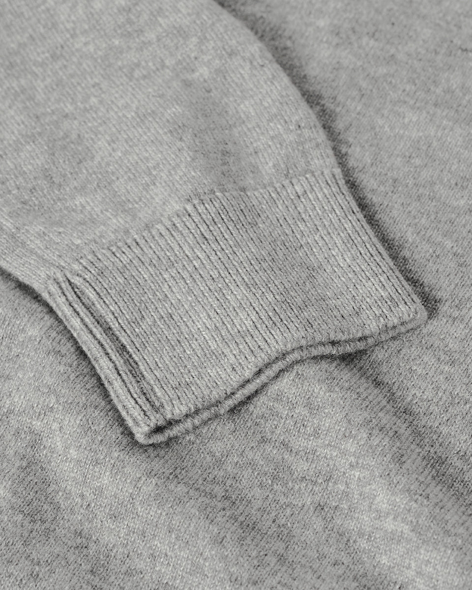 Johnstons of Elgin AW25 Women's Knitwear Light Grey Classic Cashmere Grey Round Neck Jumper Close Up KAP05572HA0308