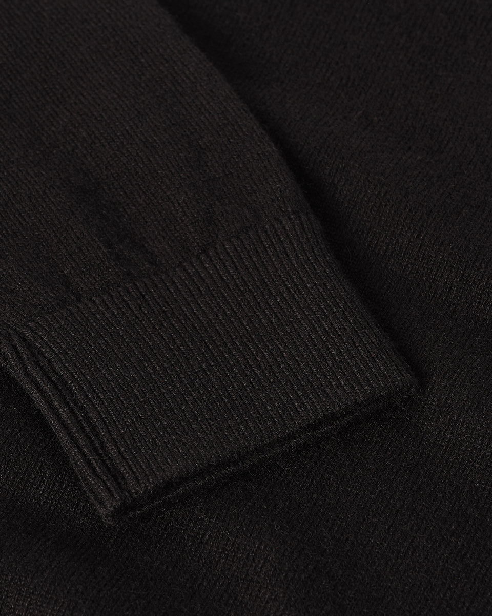 Johnstons of Elgin AW25 Women's Knitwear Black Classic Cashmere Black Round Neck Jumper close up KAP05572SA7210