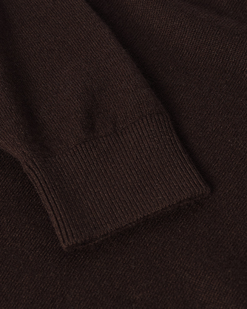 Johnstons of Elgin AW25 Women's Knitwear Molasses Classic Cashmere Brown Round Neck Jumper Close Up KAP05572SB7290