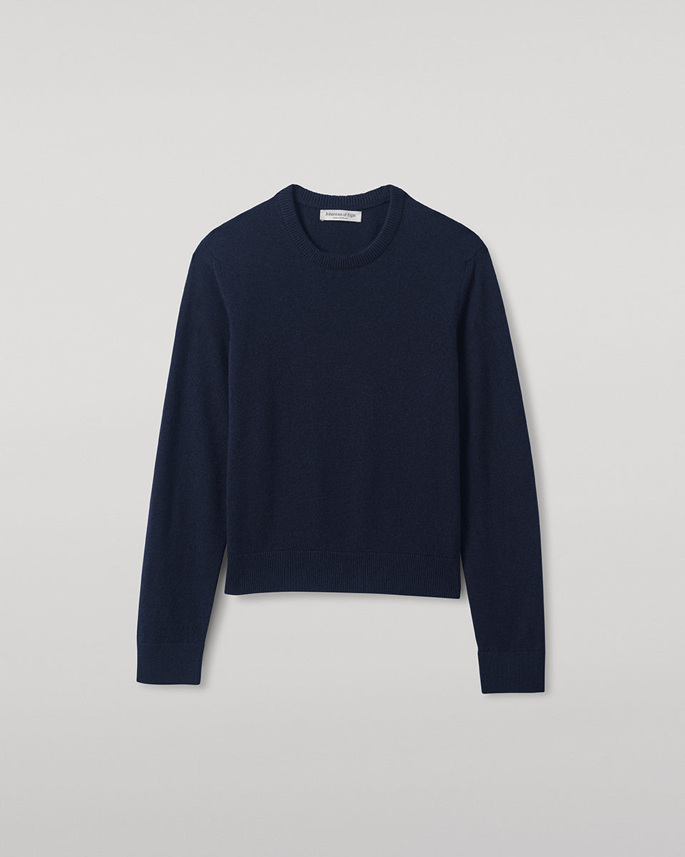 Women's Classic Navy Cashmere Round Neck Jumper – Johnstons of Elgin