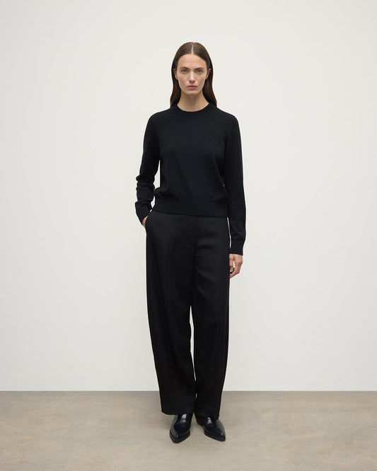 Model wears Johnstons of Elgin AW25 Women's Knitwear Black Classic Cashmere Black Round Neck Jumper Front View KAP05572SA7210