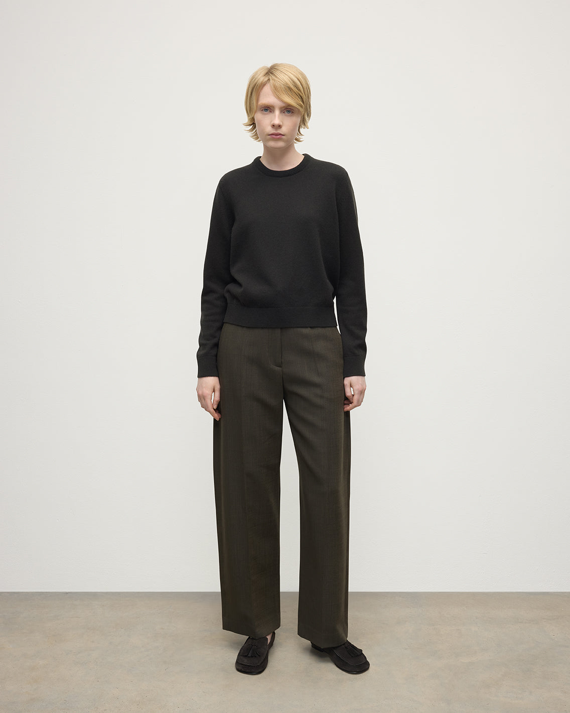 Johnstons of Elgin Women's Cashmere Dark Grey Round Neck Sweater KAP05572SC7330