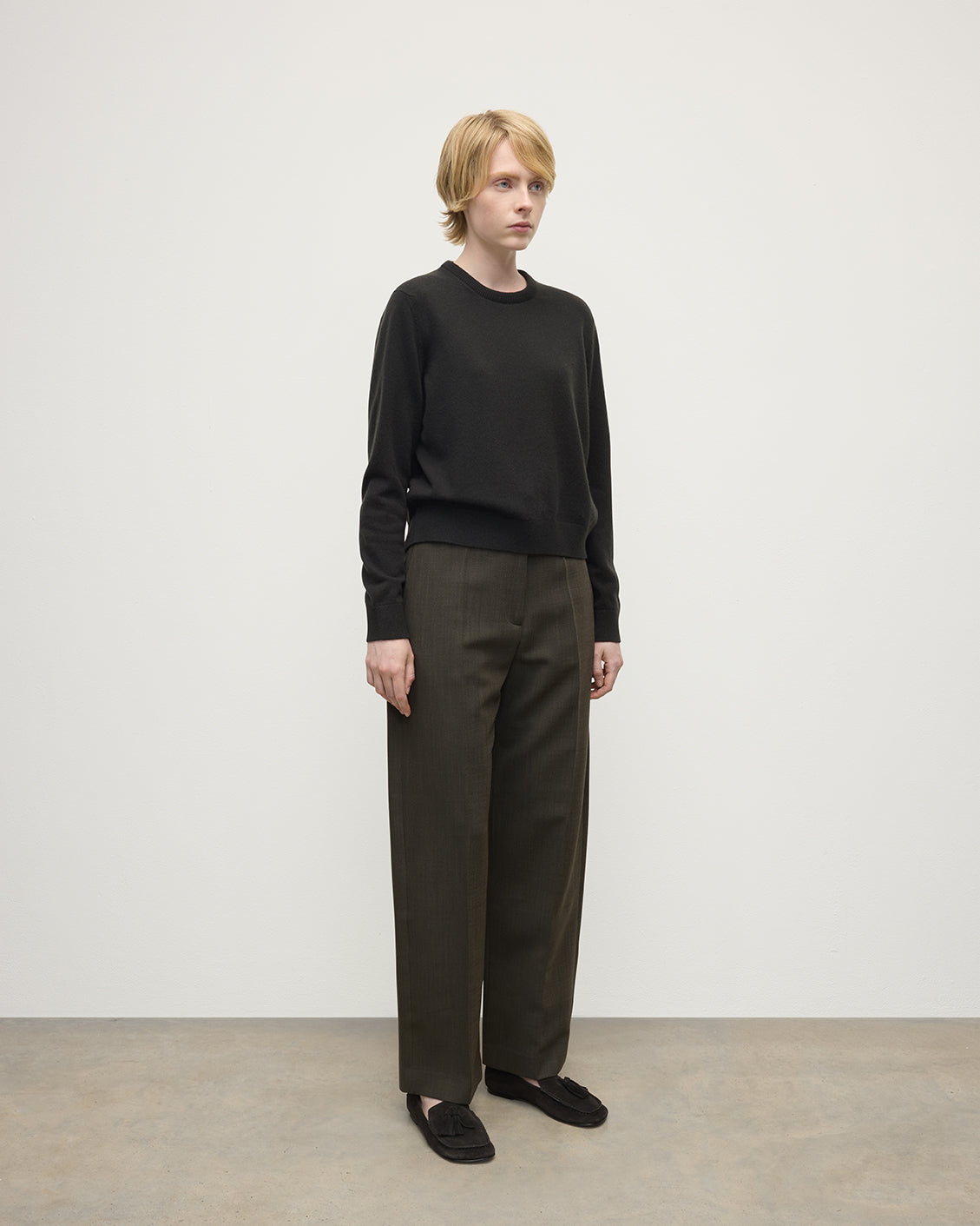 Johnstons of Elgin Women's Cashmere Dark Grey Round Neck Sweater KAP05572SC7330