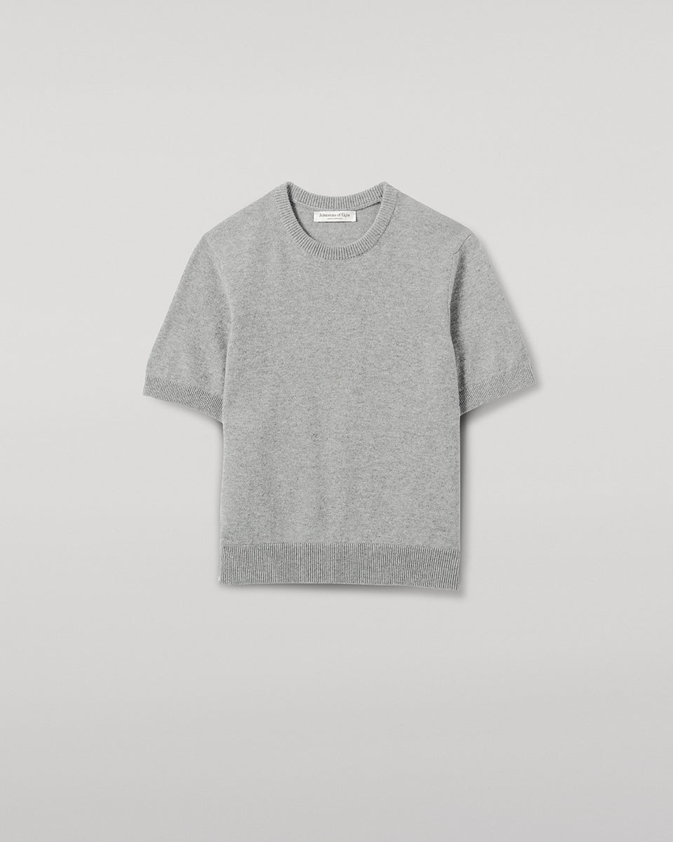 Johnstons of Elgin AW25 Women's Knitwear Light Grey Classic Cashmere Grey T-shirt Close Up KAP05574HA0308