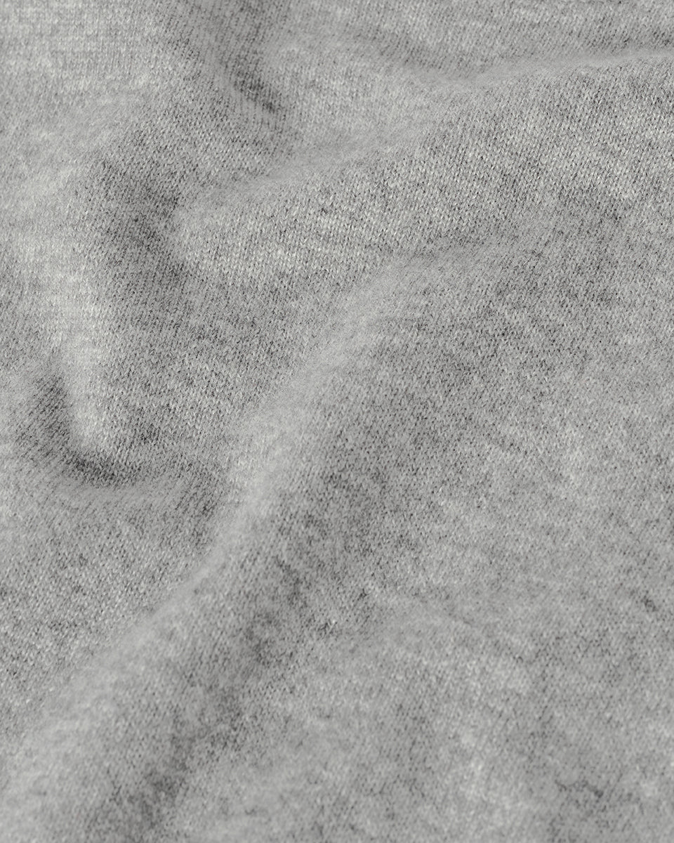 Johnstons of Elgin AW25 Women's Knitwear Light Grey Classic Cashmere Grey T-shirt Close Up KAP05574HA0308