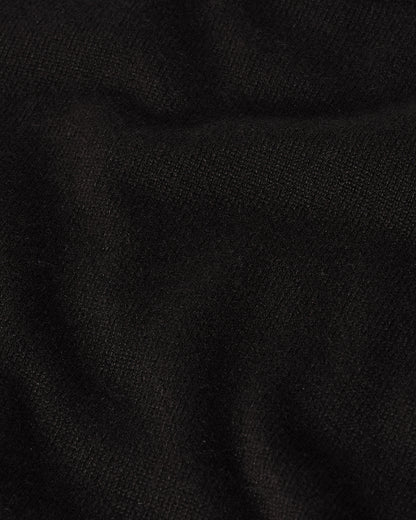 Johnstons of Elgin AW25 Women's Knitwear Black Classic Cashmere Black T-shirt Close Up KAP05574SA7210