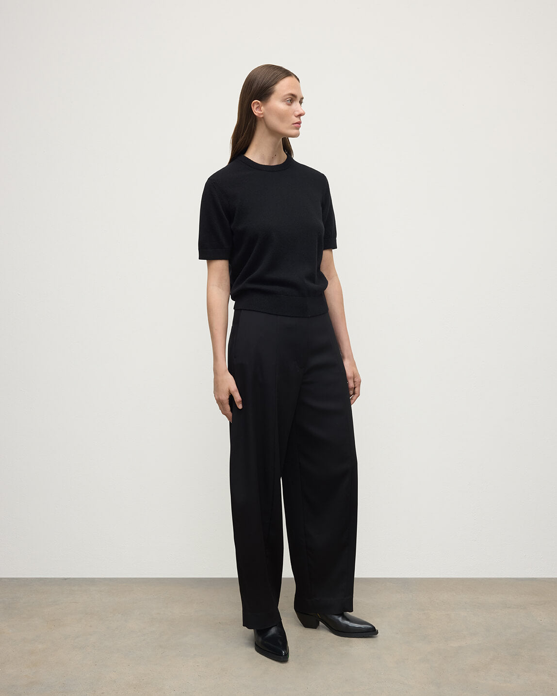 Model wearing Johnstons of Elgin AW25 Women's Knitwear Black Classic Cashmere Black T-shirt Side KAP05574SA7210