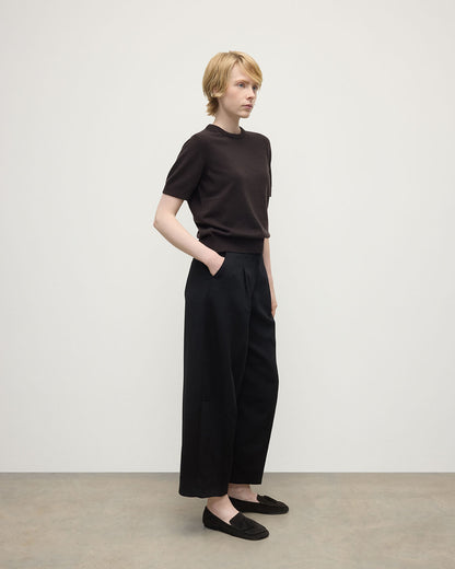 Model wearing Johnstons of Elgin AW25 Women's Knitwear Molasses Classic Cashmere Brown T-shirt Side KAP05574SB7290