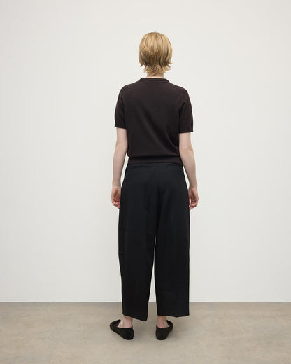 Model wearing Johnstons of Elgin AW25 Women's Knitwear Molasses Classic Cashmere Brown T-shirt Back KAP05574SB7290