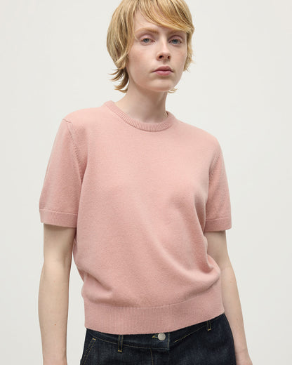 Model wearing Johnstons of Elgin AW25 Women's Knitwear Nude Classic Cashmere Pink T-shirt Details KAP05574SE0740