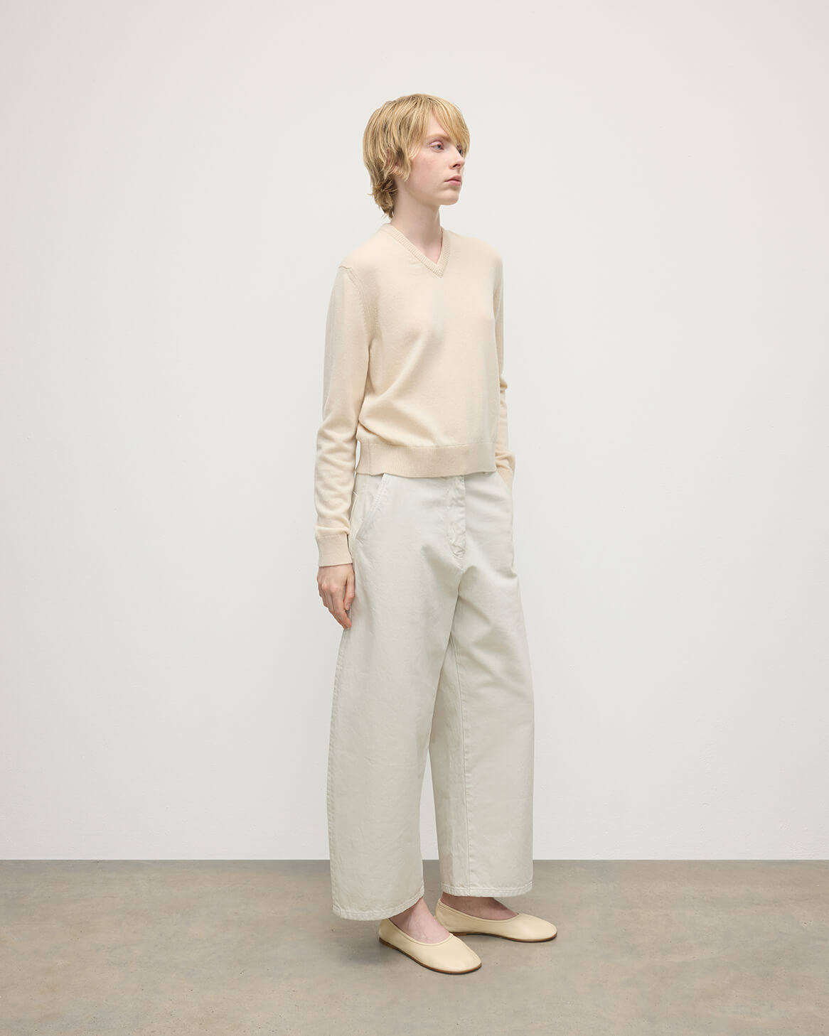 ウィメンズ クラシック カシミヤ Vネック｜Johnstons of Elgin