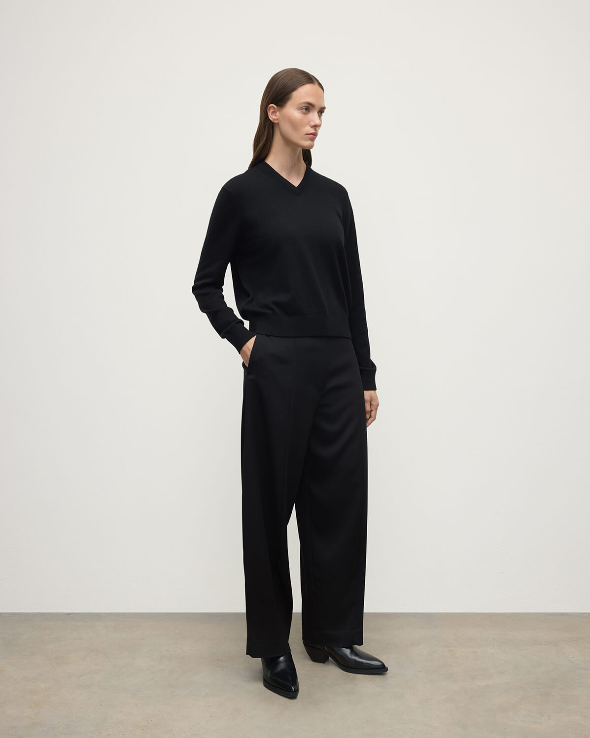 ウィメンズ クラシック カシミヤ Vネック｜Johnstons of Elgin