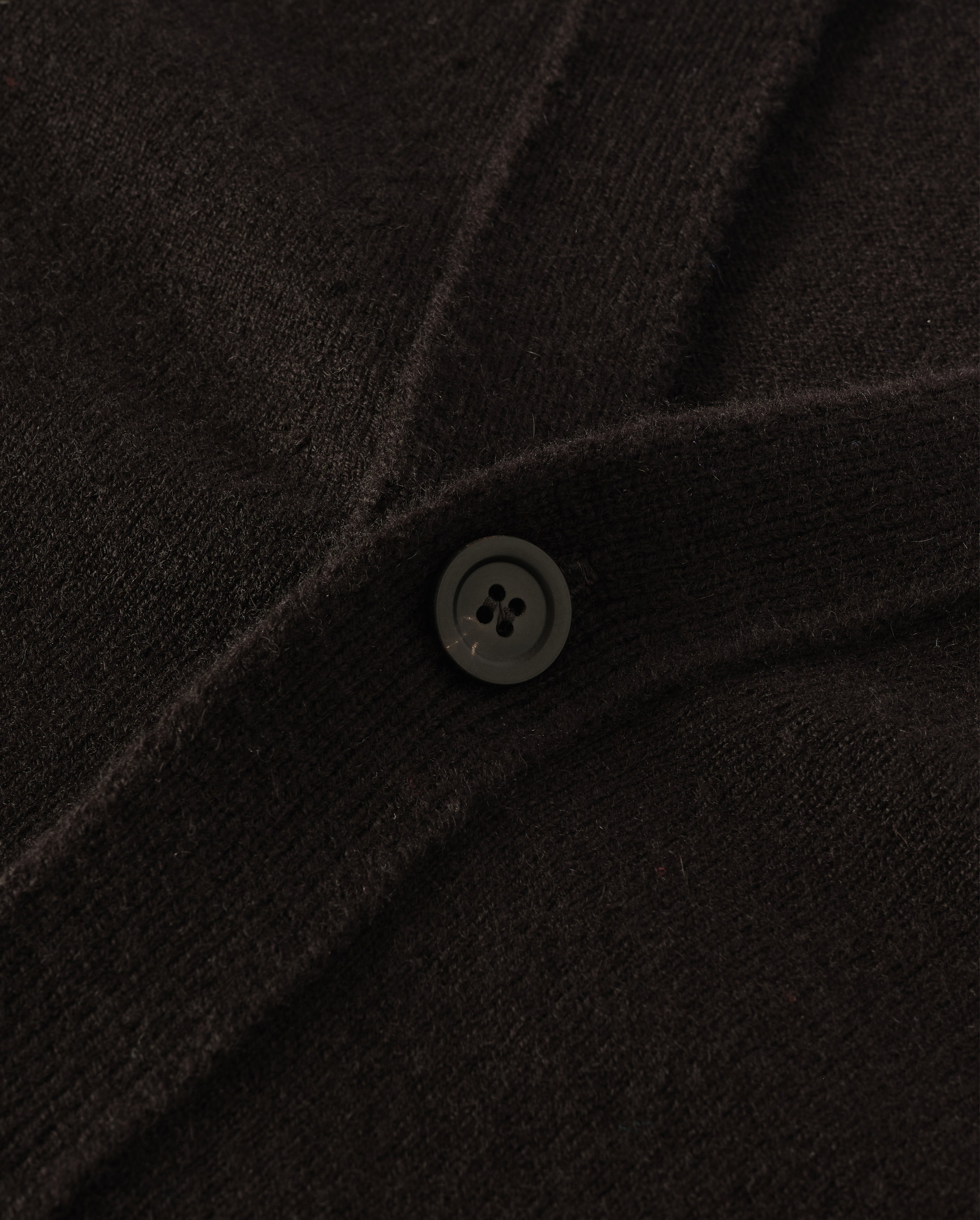 ブラック・クラシック・カシミヤVネック・カーディガン｜メンズ