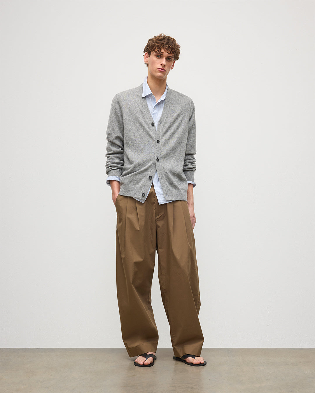 JOHNSTONS OF ELGIN MENS RORY VEE NECK CLASSIC CARDIGAN GREY 100% CASHMERE KAP05471SE5325