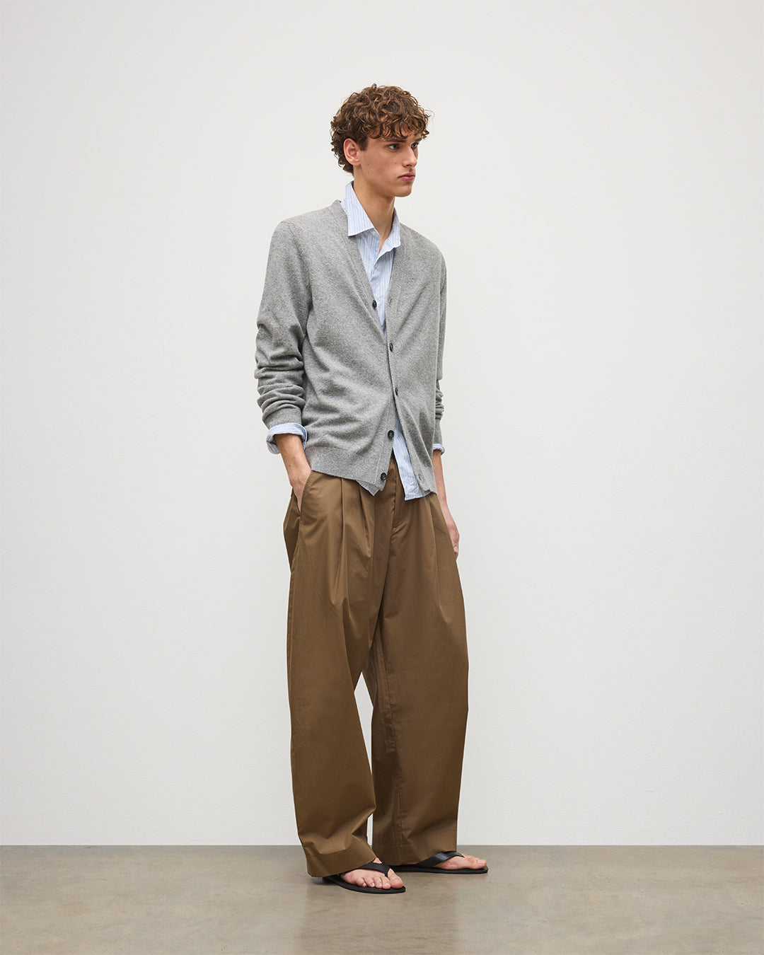 JOHNSTONS OF ELGIN MENS RORY VEE NECK CLASSIC CARDIGAN GREY 100% CASHMERE KAP05471SE5325