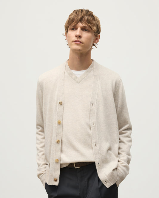 MODEL WEARS JOHNSTONS OF ELGIN MENS RORY VEE NECK CLASSIC CARDIGAN NATURAL 100% CASHMERE KAP05576HA0402