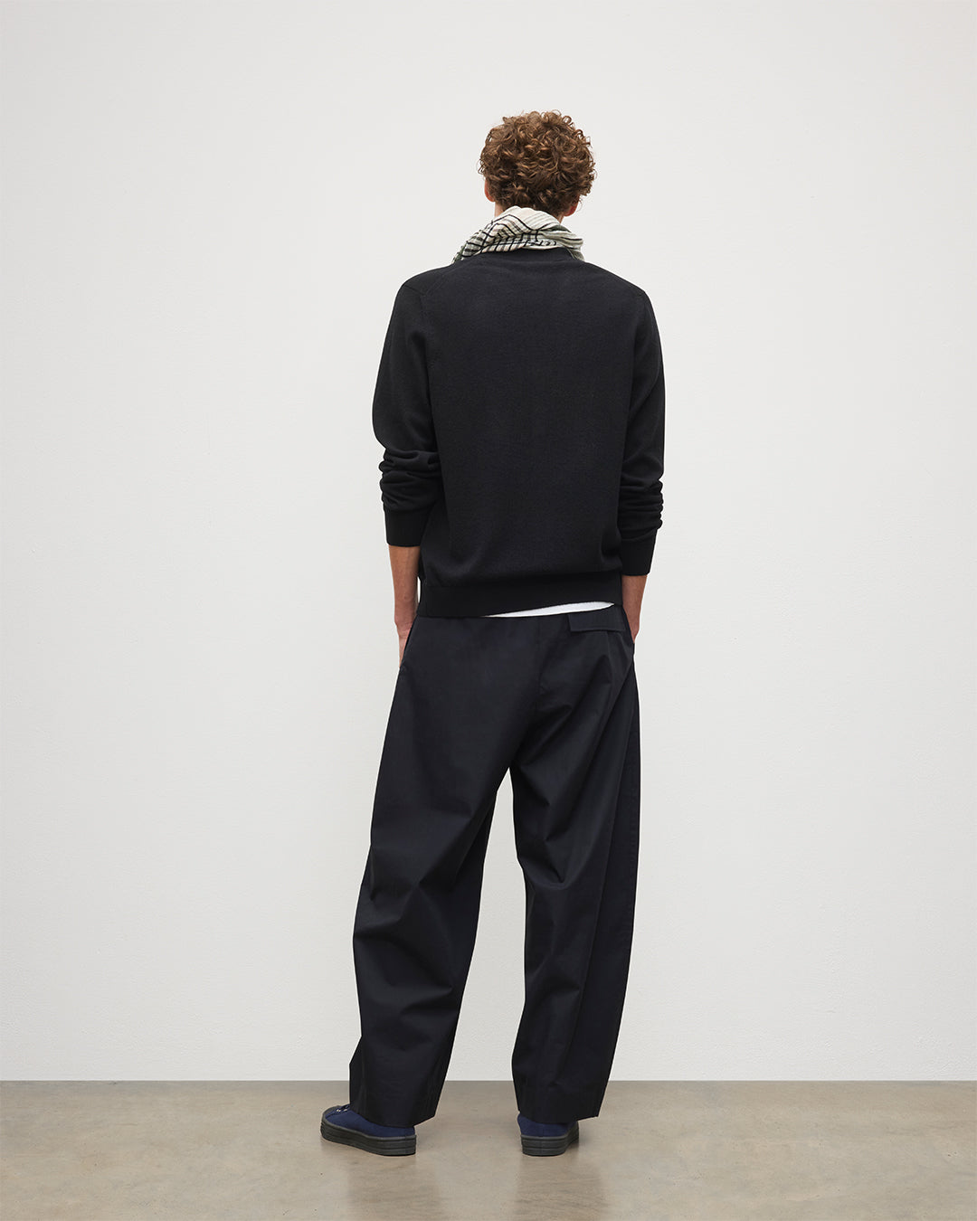 ブラック・クラシック・カシミヤVネック・カーディガン｜メンズ