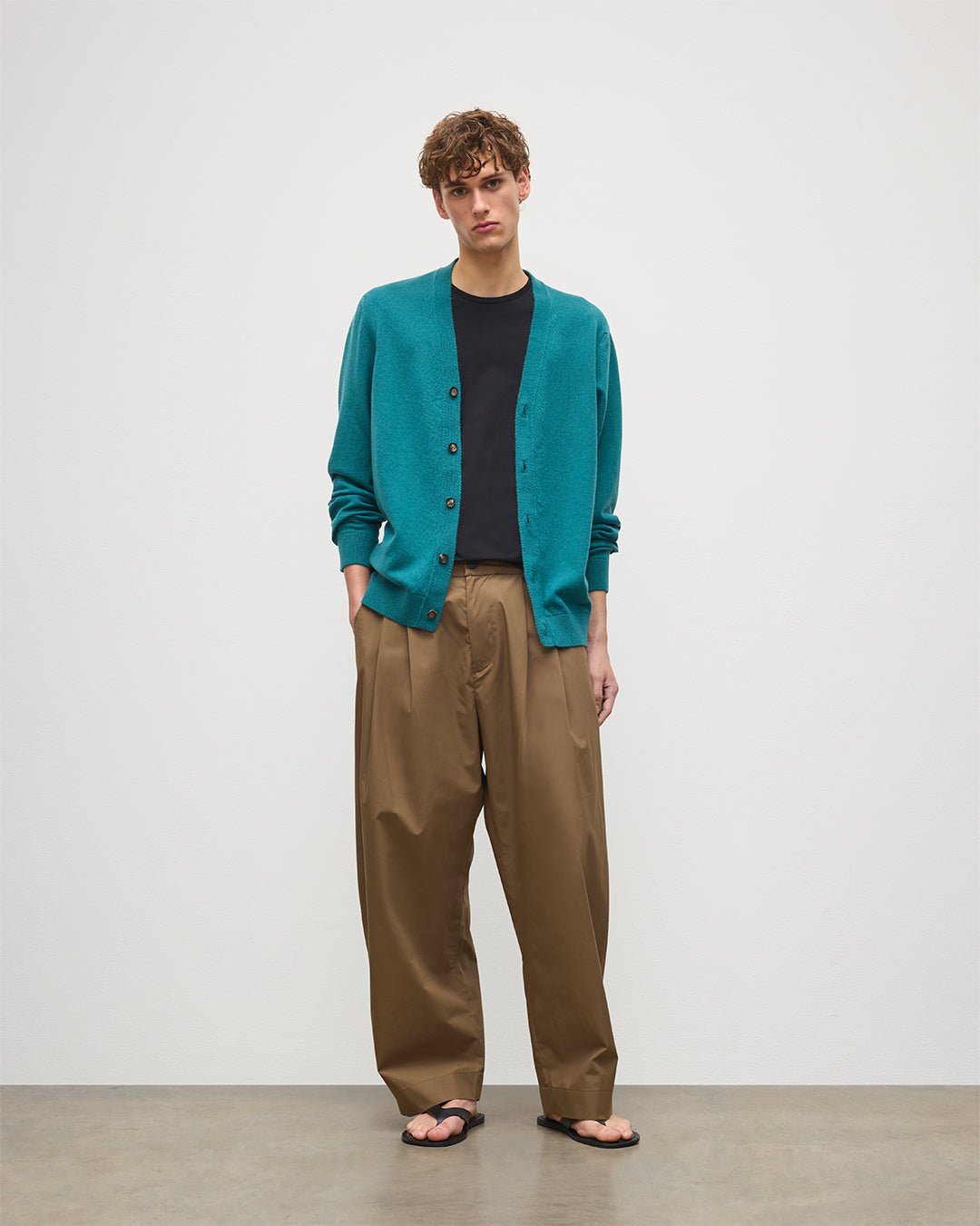 JOHNSTONS OF ELGIN MENS RORY VEE NECK CLASSIC CARDIGAN GREEN 100% CASHMERE KAP05576SC4720