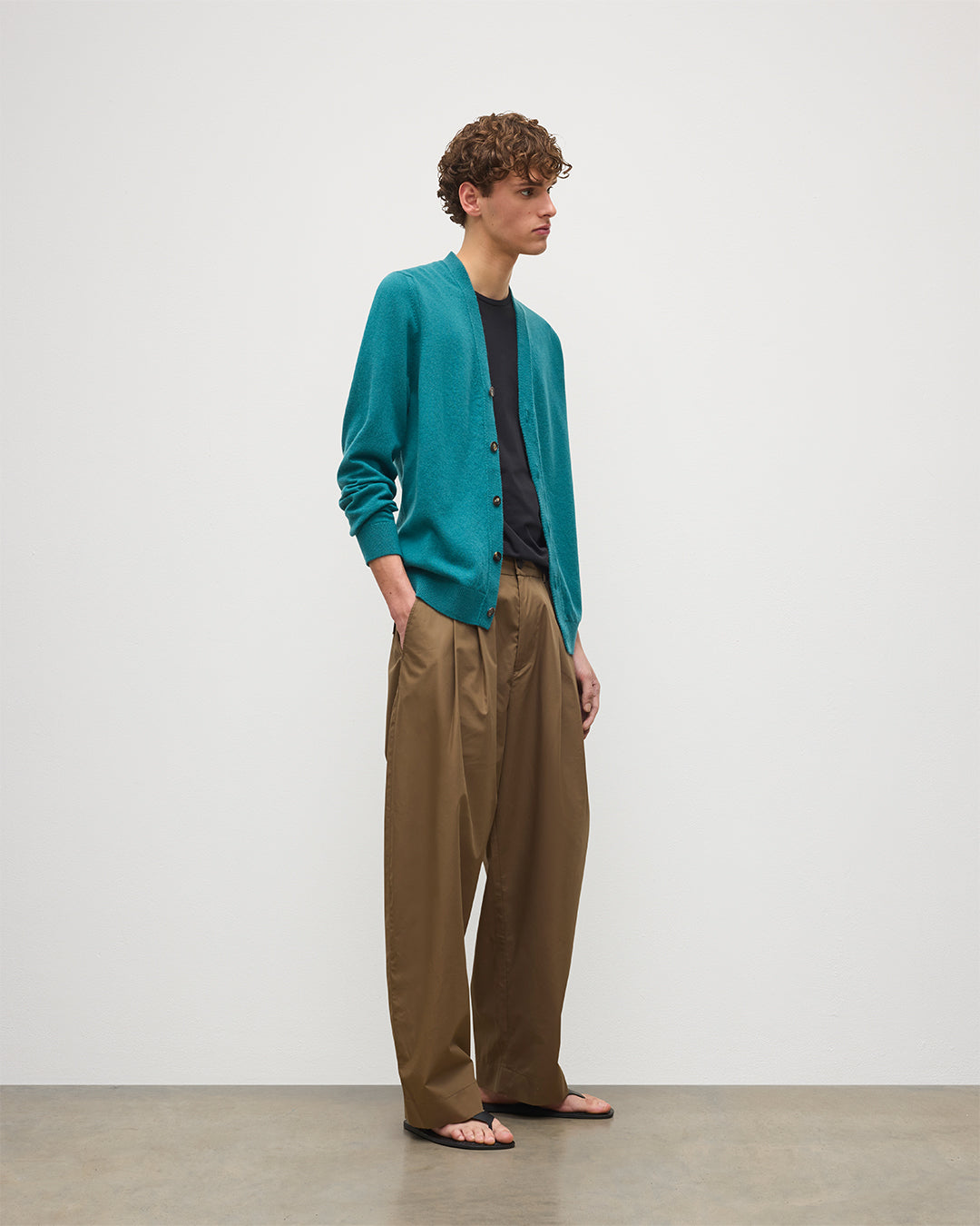 JOHNSTONS OF ELGIN MENS RORY VEE NECK CLASSIC CARDIGAN GREEN 100% CASHMERE KAP05576SC4720