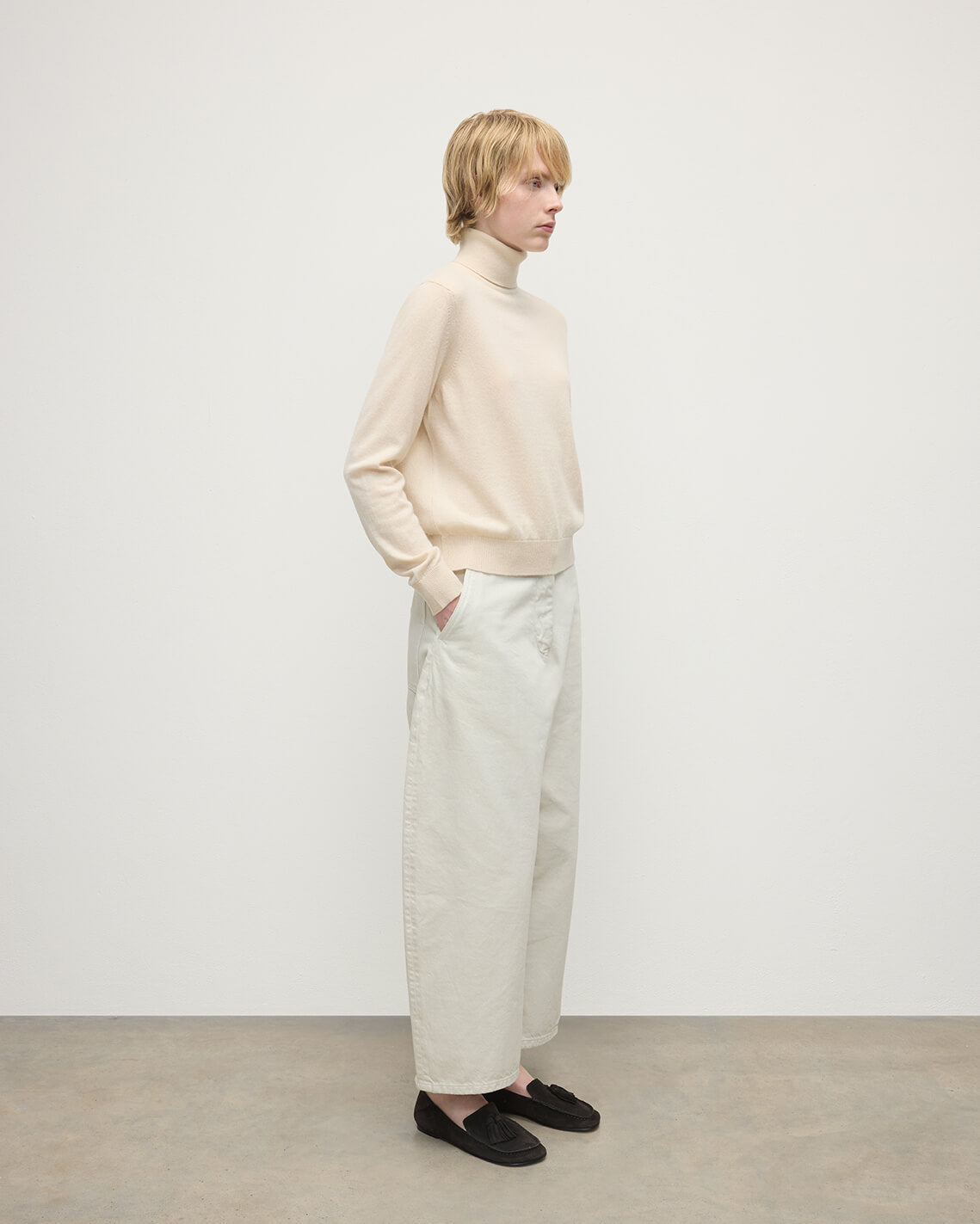 Johnstons of Elgin AW25 Women's Knitwear Champagne Classic Cashmere Cream Roll Neck Jumper KAP05584SA0502