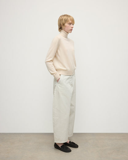 Johnstons of Elgin AW25 Women's Knitwear Champagne Classic Cashmere Cream Roll Neck Jumper KAP05584SA0502