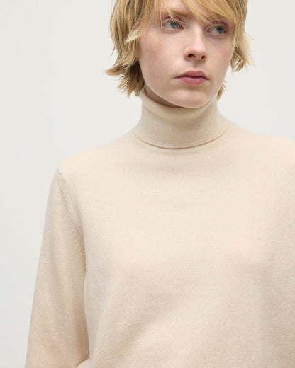 Johnstons of Elgin AW25 Women's Knitwear Champagne Classic Cashmere Cream Roll Neck Jumper KAP05584SA0502